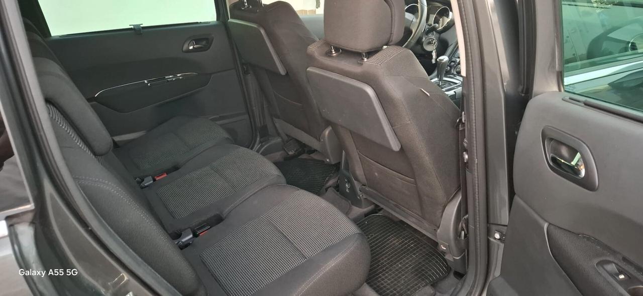 Peugeot 5008 1.6 HDi 112CV cambio robotizzato Tecno