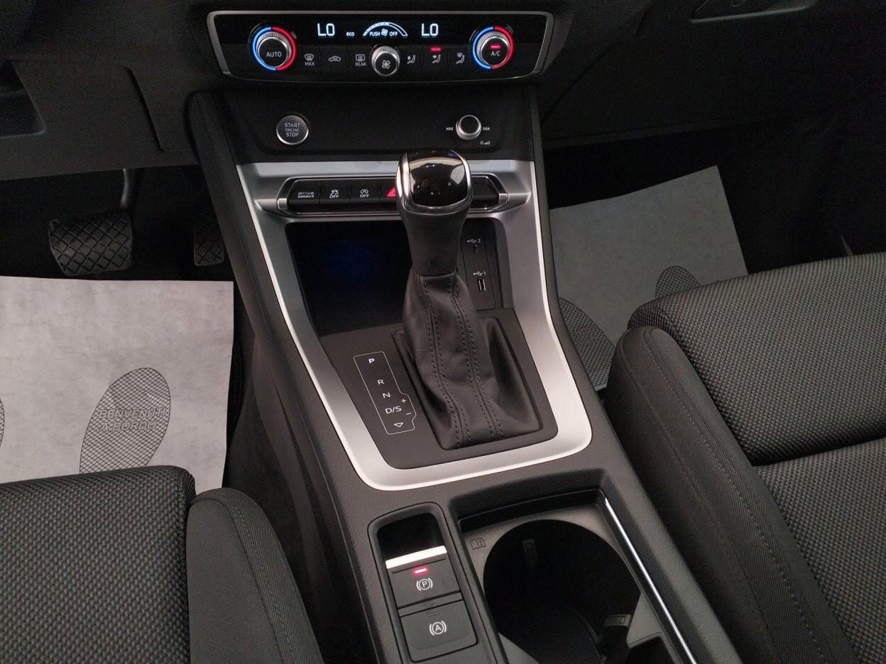 AUDI Q3 40 2.0 tdi Business quattro 190cv s-tronic - IVA ESPOSTA