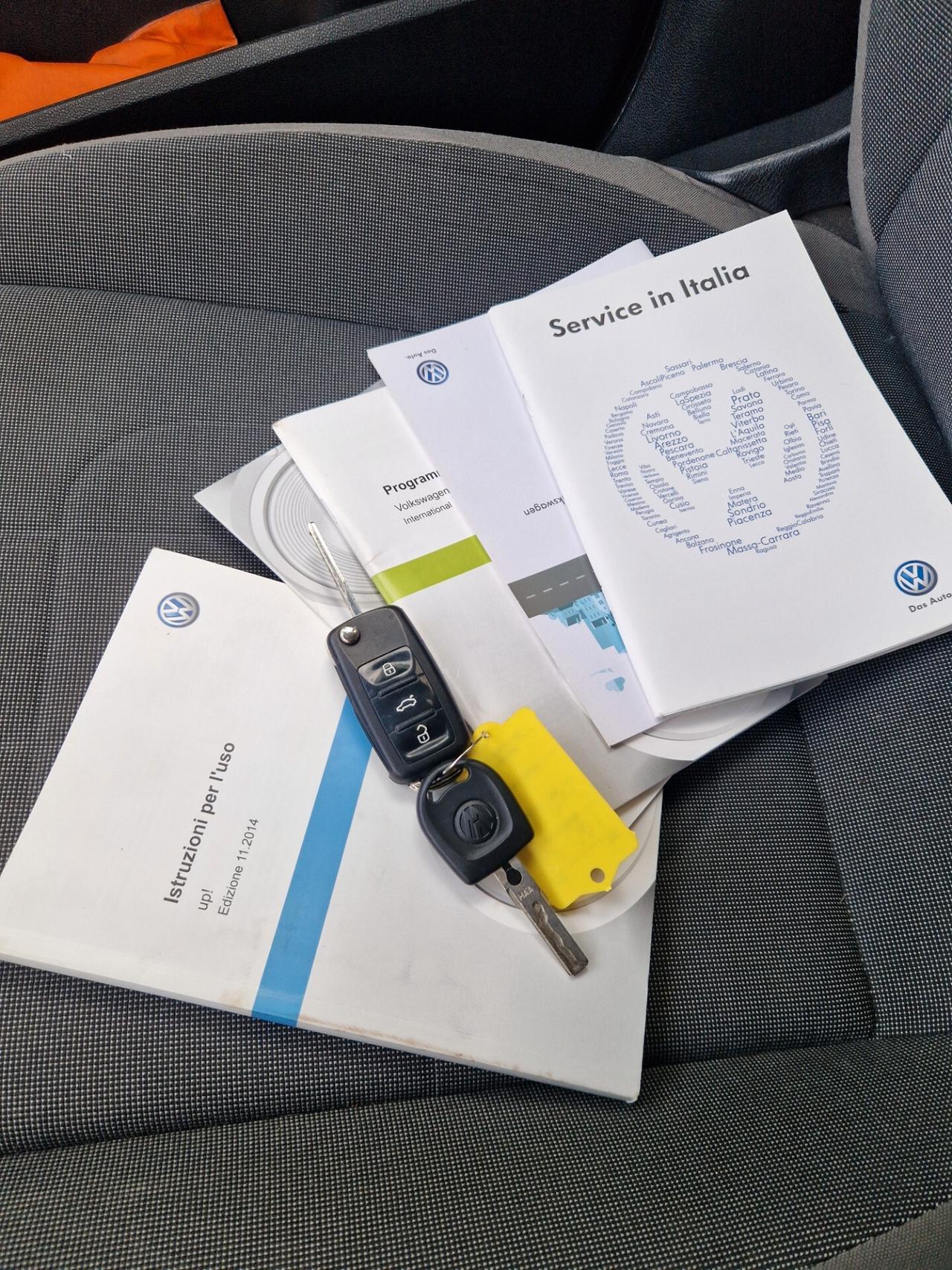 Volkswagen Up Cross - 2015