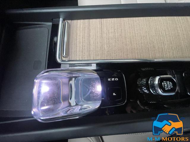 VOLVO XC60 T6 Plug-in hybrid AWD pari al nuovo