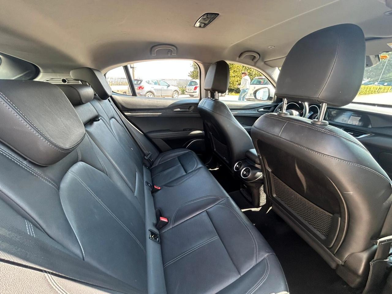 Alfa Romeo Stelvio 2.2 Turbodiesel AUTOCARRO 5 POSTI (N1) 160 CV AT8 RWD Business € 14.800 + IVA