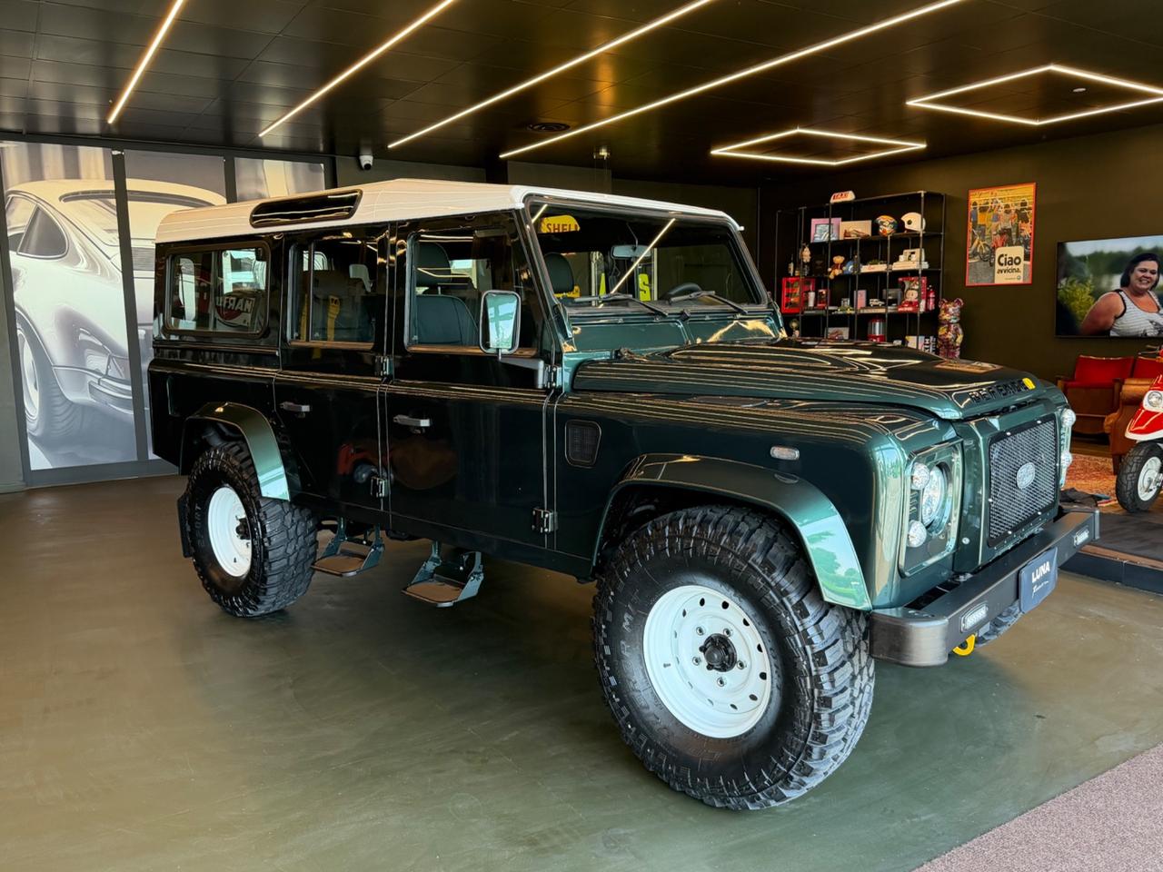 Land Rover Defender 110 2.4 TD4 Station Wagon SE - 7 POSTI -Ricond. "The world's style"