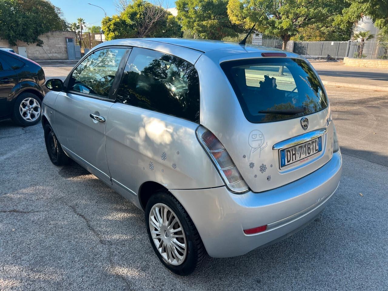 Lancia Ypsilon 1.3 MJT 75 CV Oro Giallo