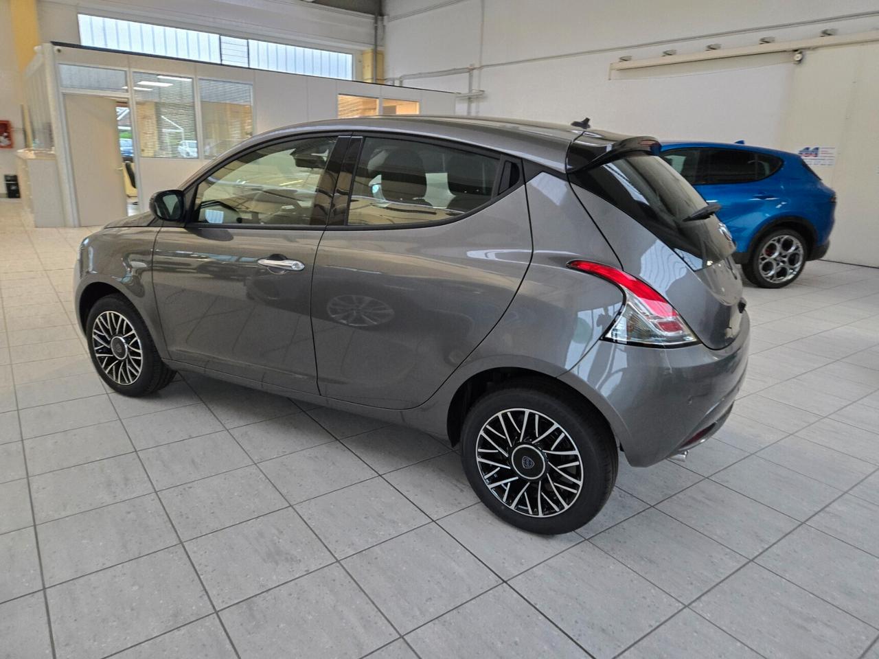 Lancia Ypsilon 1.0 FireFly 5 porte S&S Hybrid Platino