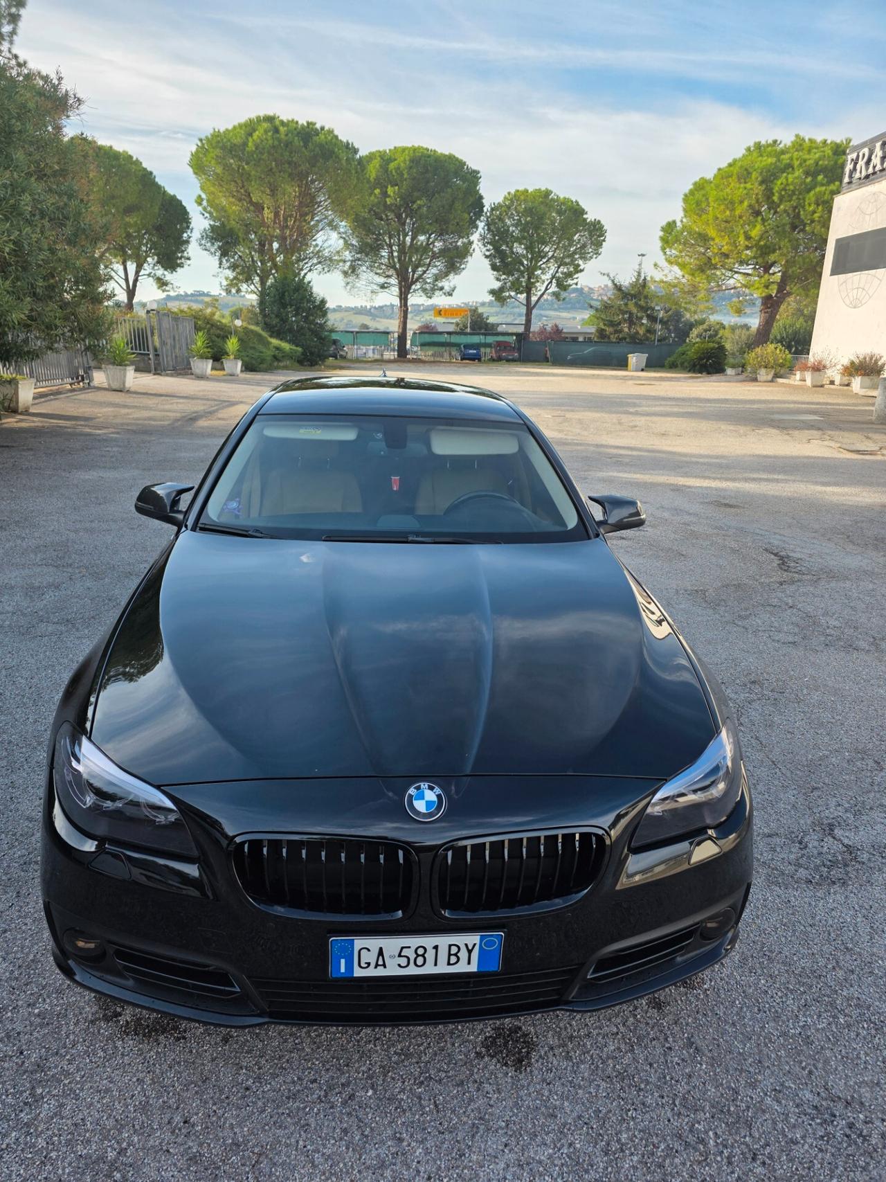 Bmw 520 M sport 2.0 disel 179000 km anno 2015 in perfetto stato tagliando appena eseguito bollo paga