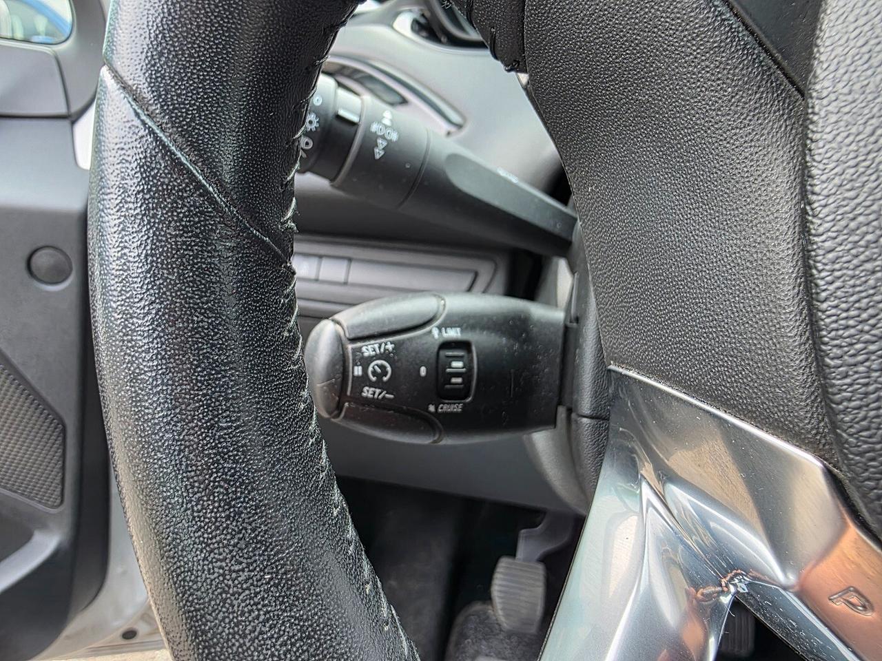 Peugeot 208 1.2 5 porte