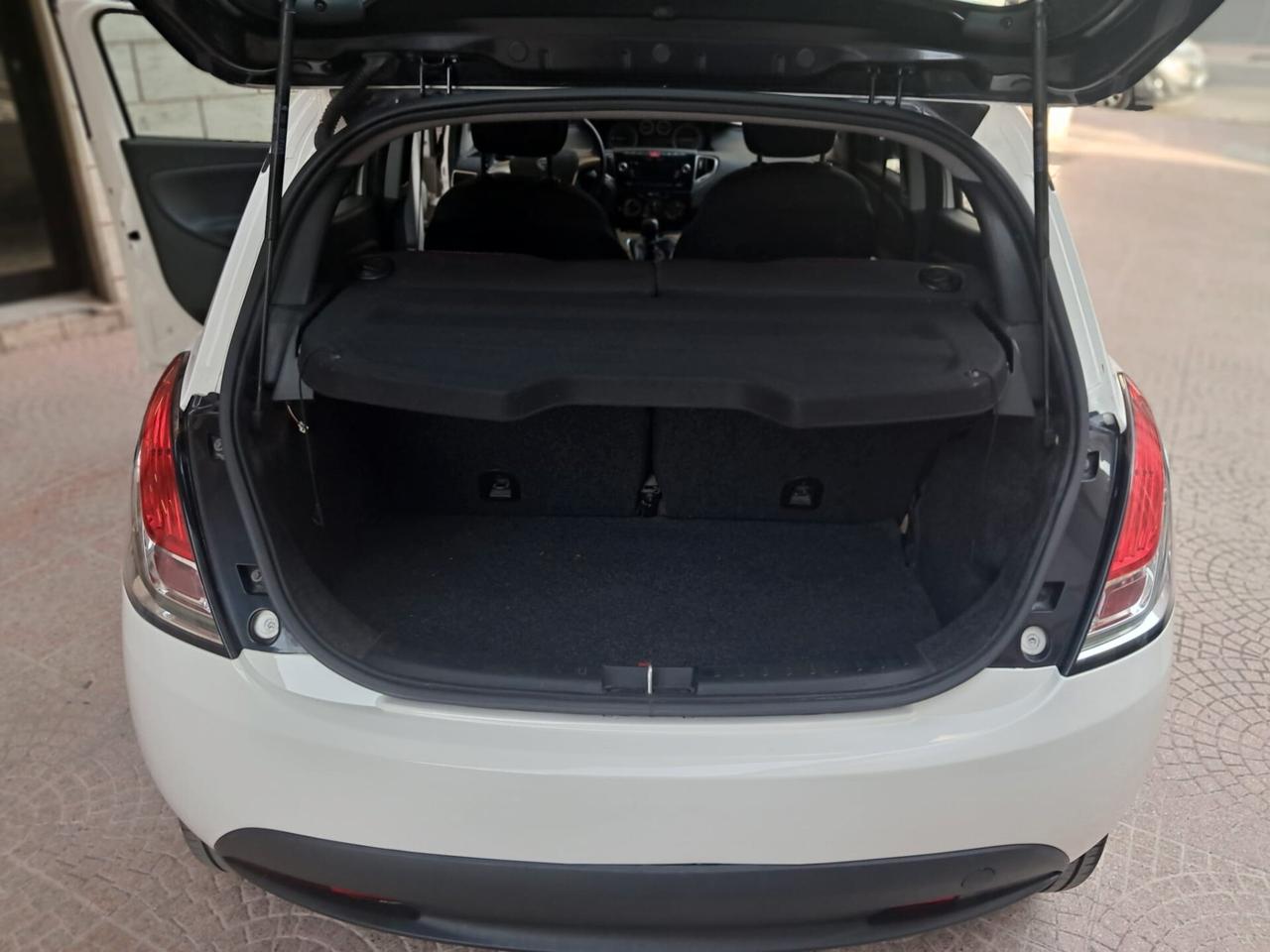 LANCIA YPSILON METANO-NEOPATENTATI-Euro5650-