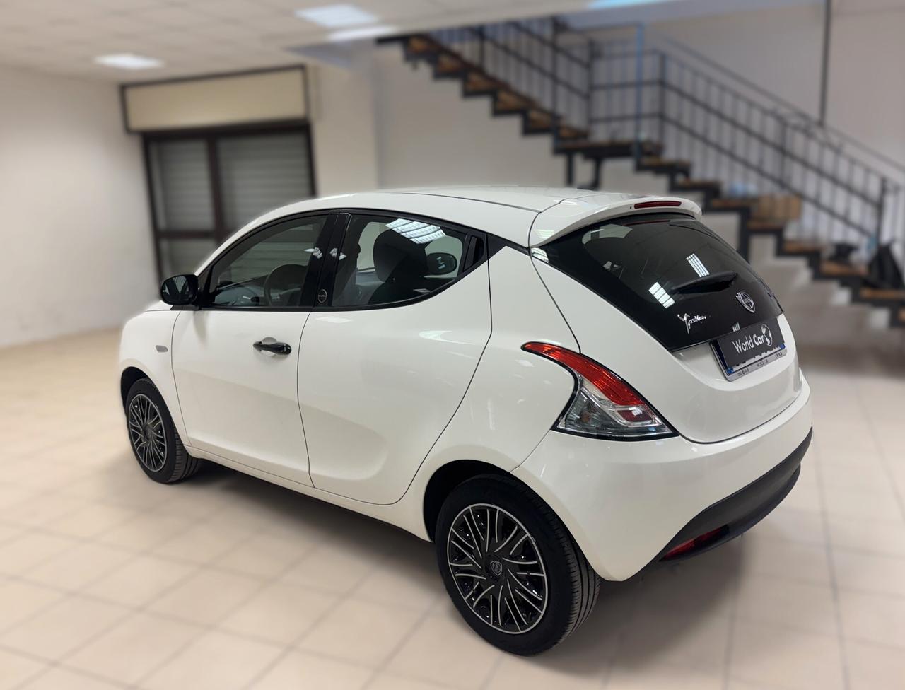 Lancia Ypsilon 1.0 FireFly 5 porte S&S Hybrid Ecochic Silver