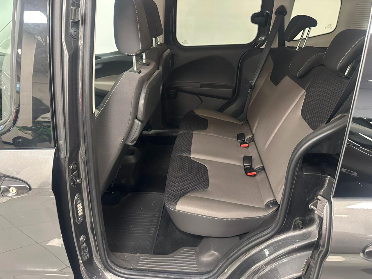 Ford Tourneo Courier 1.0 EcoBoost 100 CV Titanium