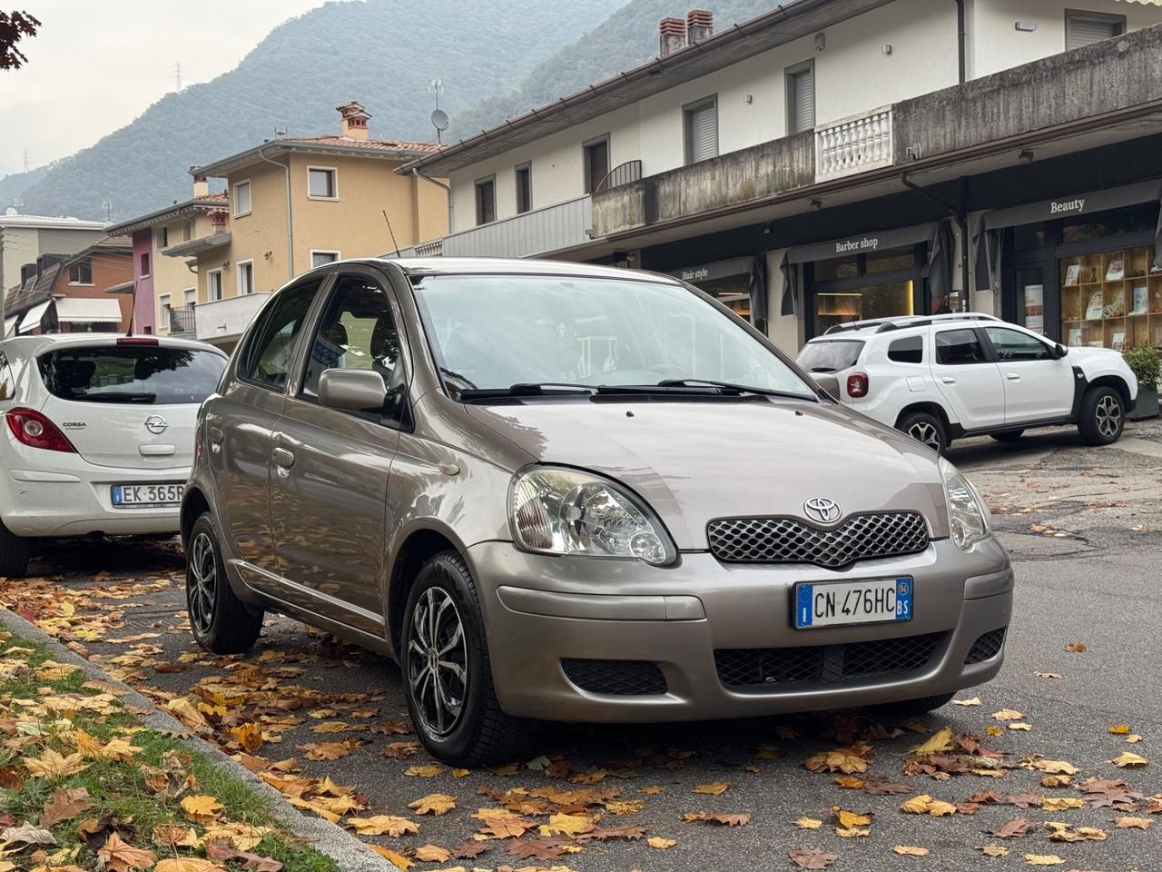 Toyota Yaris 1.0i 16V cat 5 porte OK NEOPATENTATI