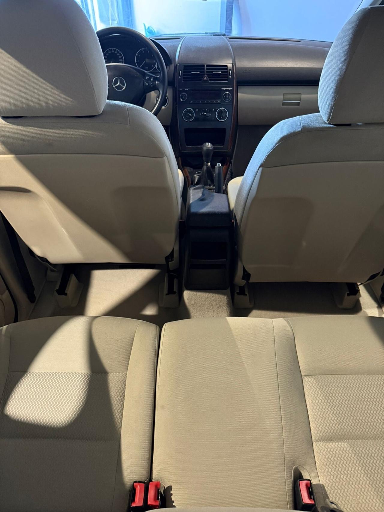 Mercedes A 150 - BENZINA-NEOPATENTATI