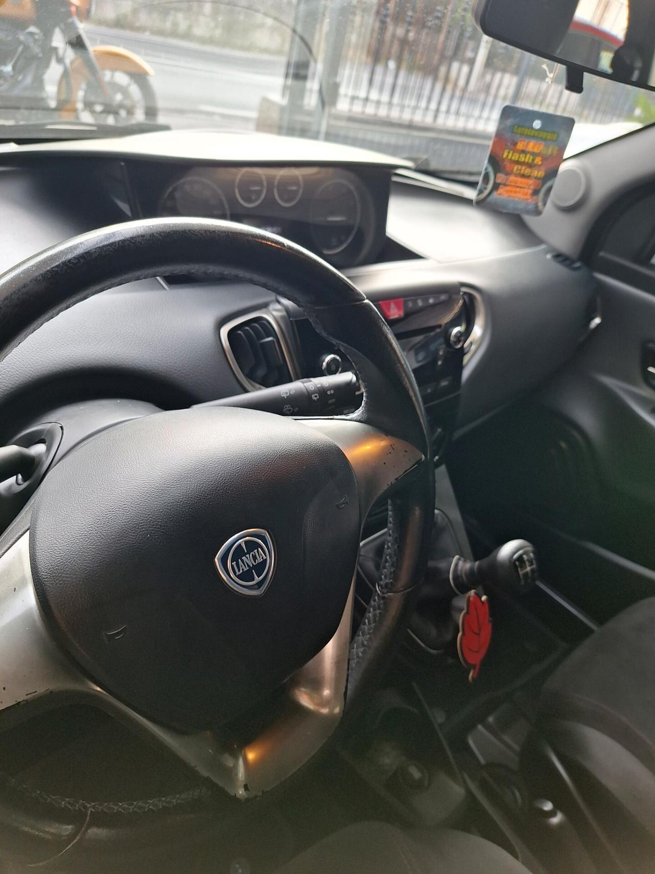 Lancia Ypsilon 1.3 MJT 95 CV 5 porte S&S Platinum