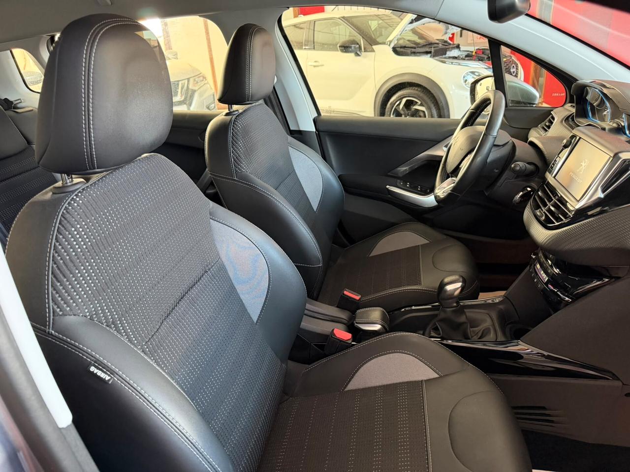 Peugeot 2008 1.2 Pure Tech 82 Allure km 14870