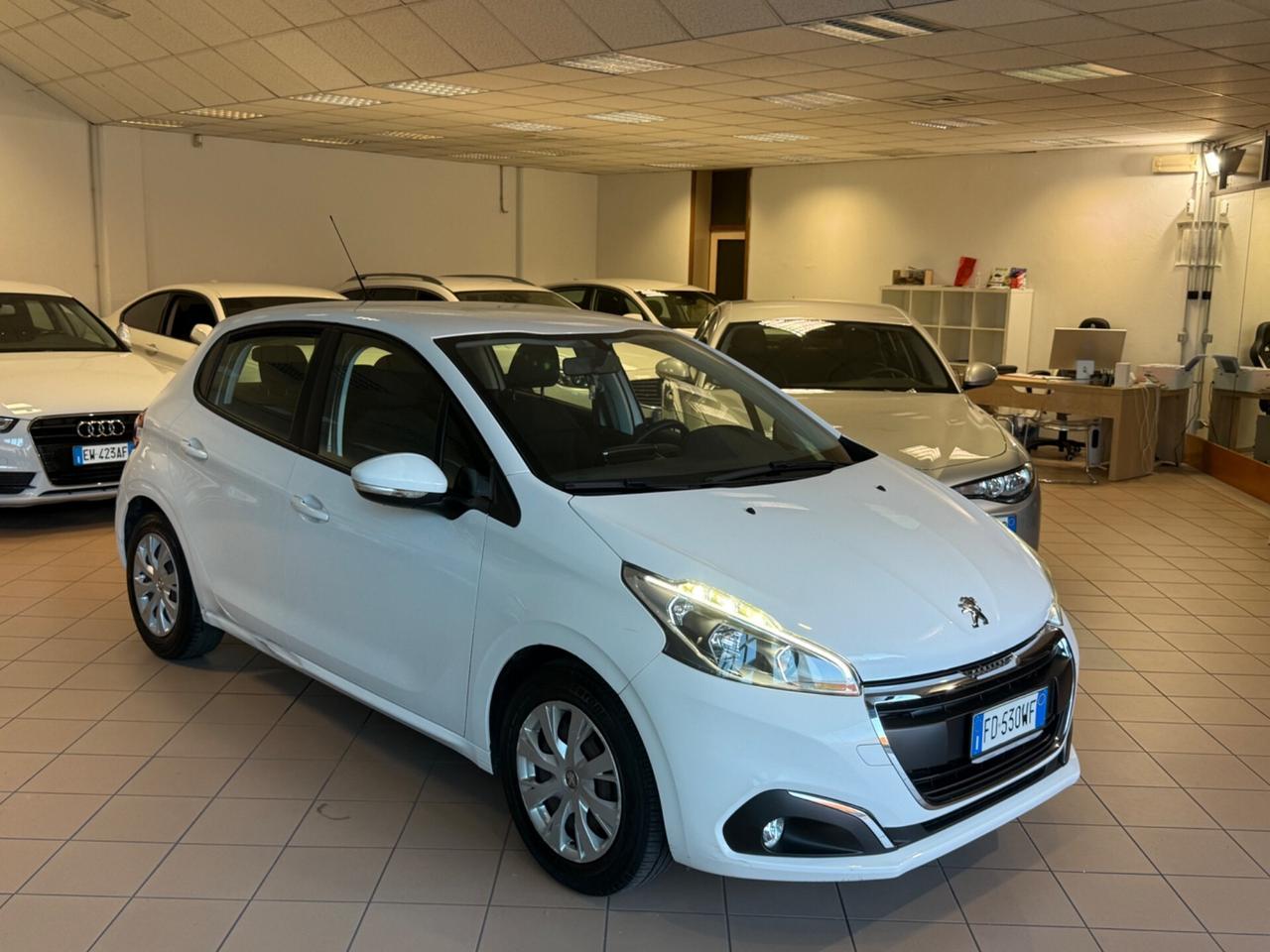Peugeot 208 67000km 1.2 cv82 5 porte Allure