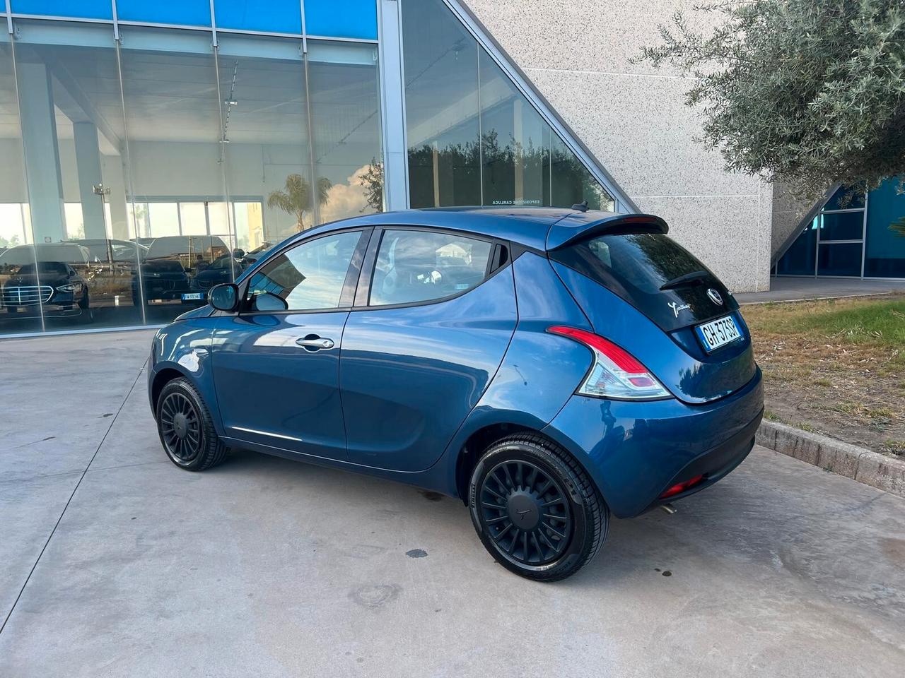 Lancia Ypsilon 1.0 Hybrid Ecochic