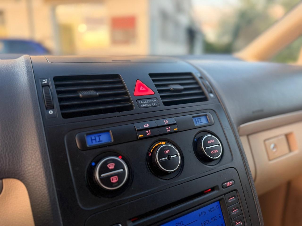 Volkswagen Touran 1.6 16V FSI Highline 7 POSTI