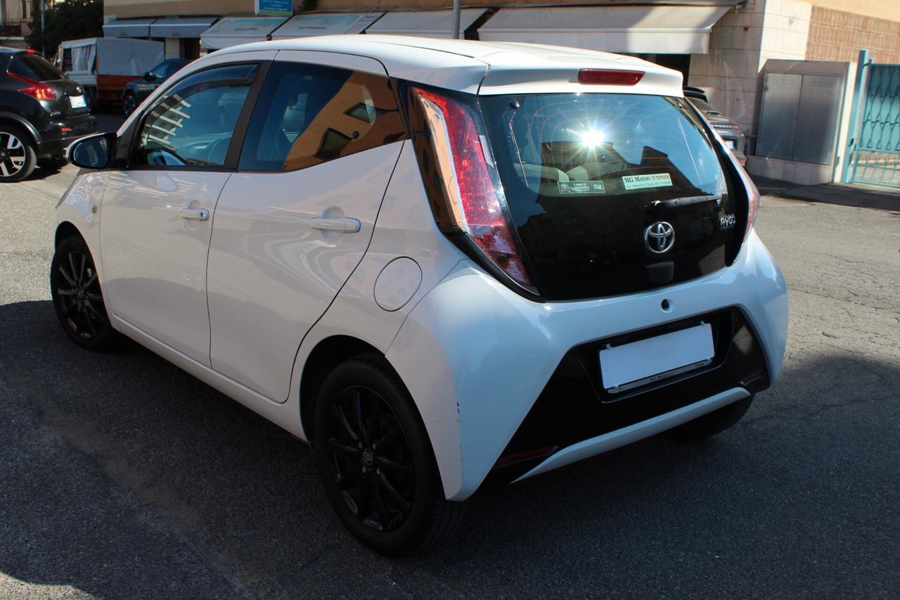 Toyota Aygo 1.0 VVT-i 69 CV 5 porte x-play Unico Proprietario Adatta a neopatentati