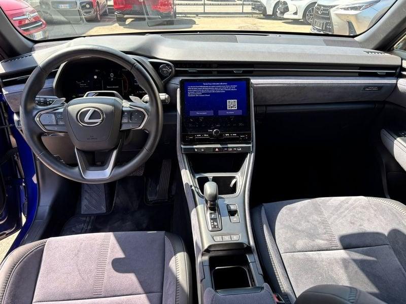 Lexus LBX Cool 2WD