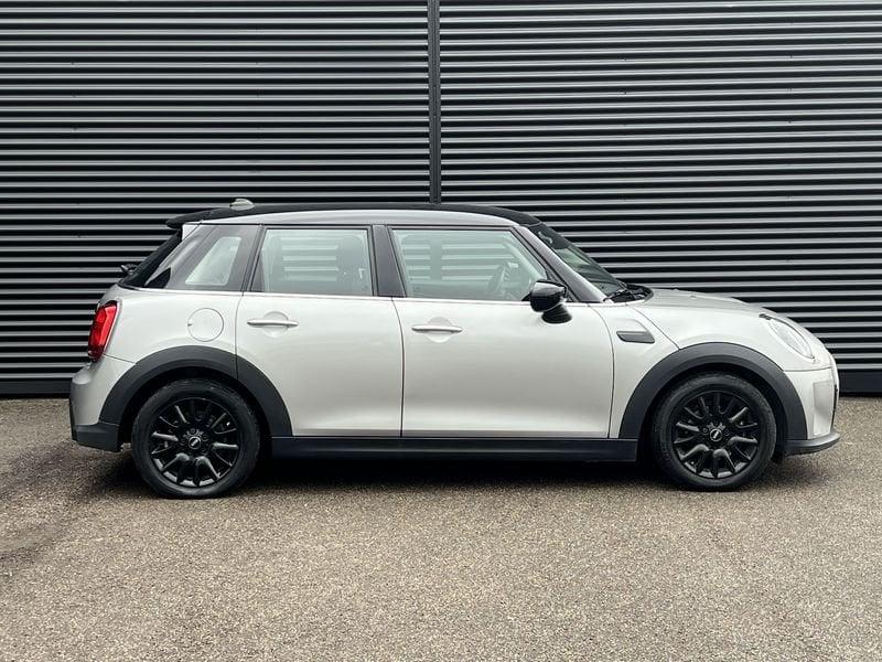 MINI Mini 5 porte Mini 5p 1.5 Cooper Business auto 136cv