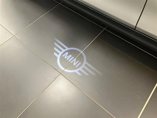 MINI Mini 5 Porte 1.5 Twin Power Turbo Cooper Essential
