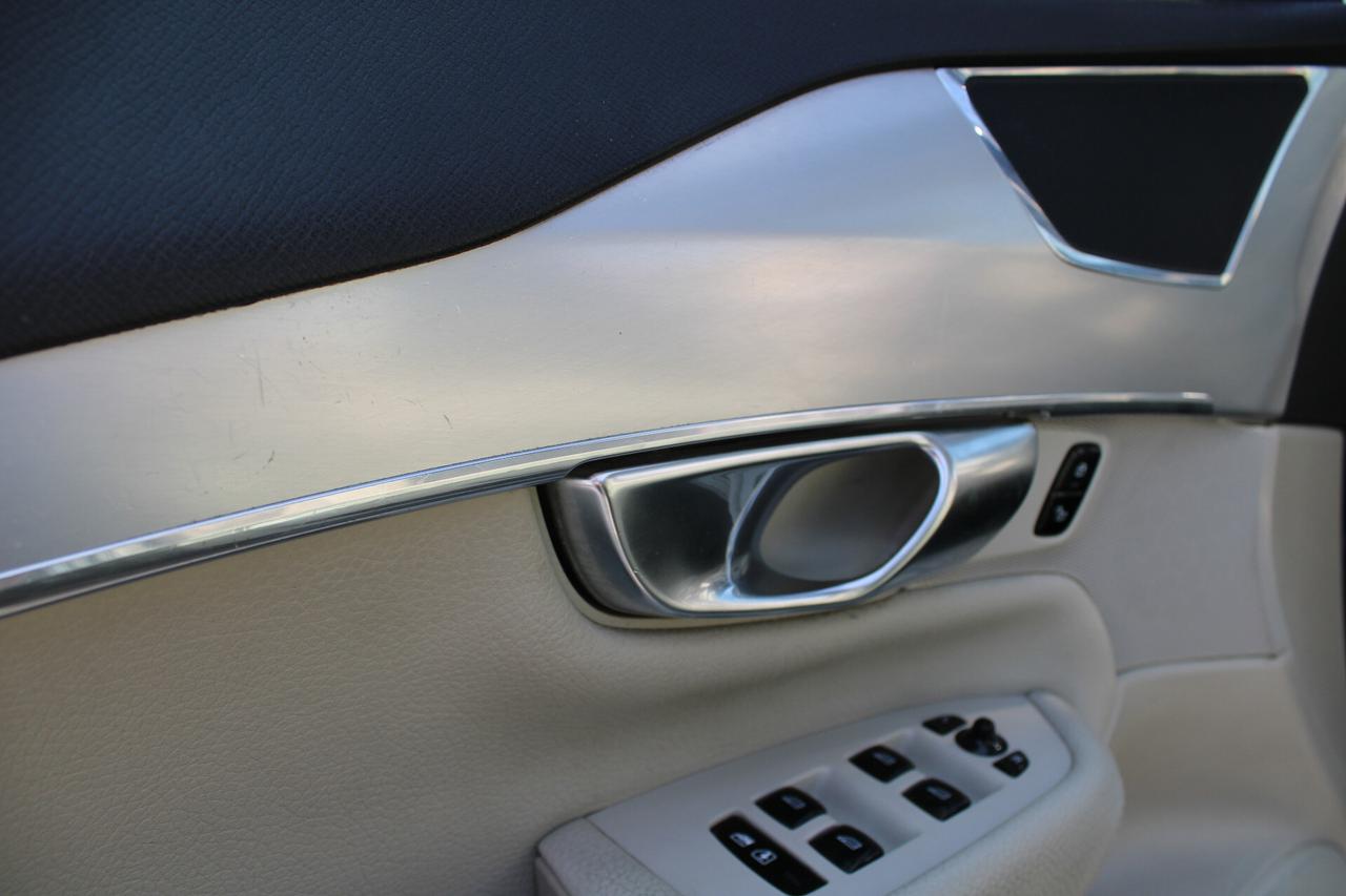Volvo XC 90 XC90 D5 AWD Geartronic 7 posti Momentum