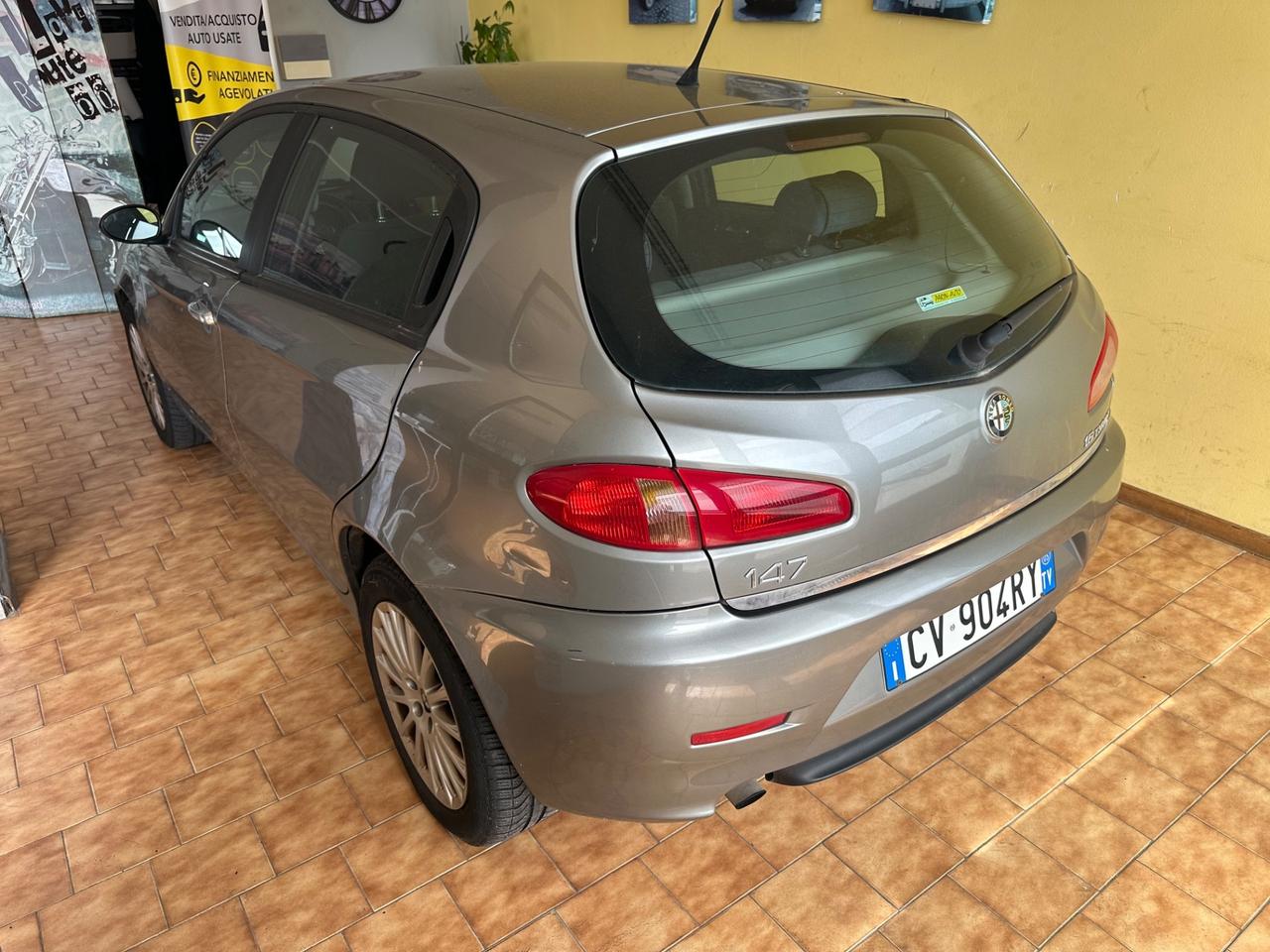 Alfa Romeo 147 1.6benz. +Gpl 5p. Distinctive
