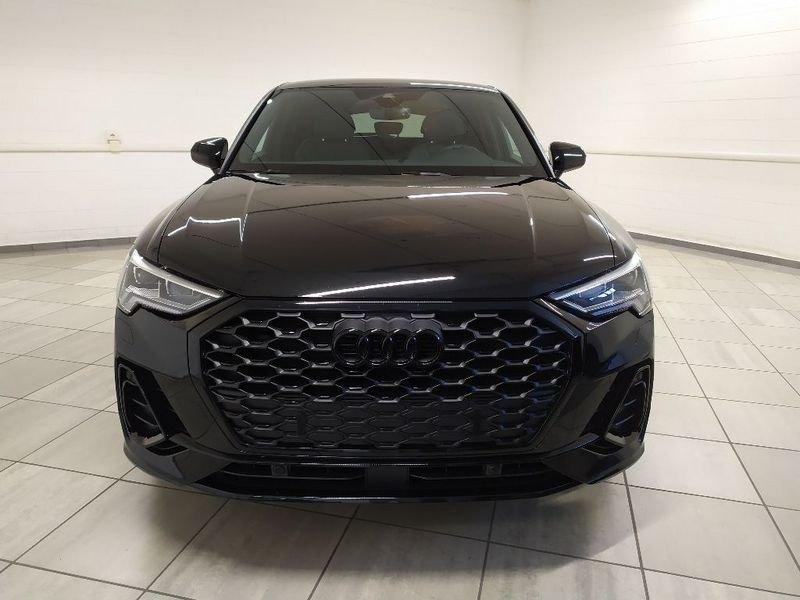 Audi Q3 Sportback 35 2.0 tdi Identity Black s-tronic