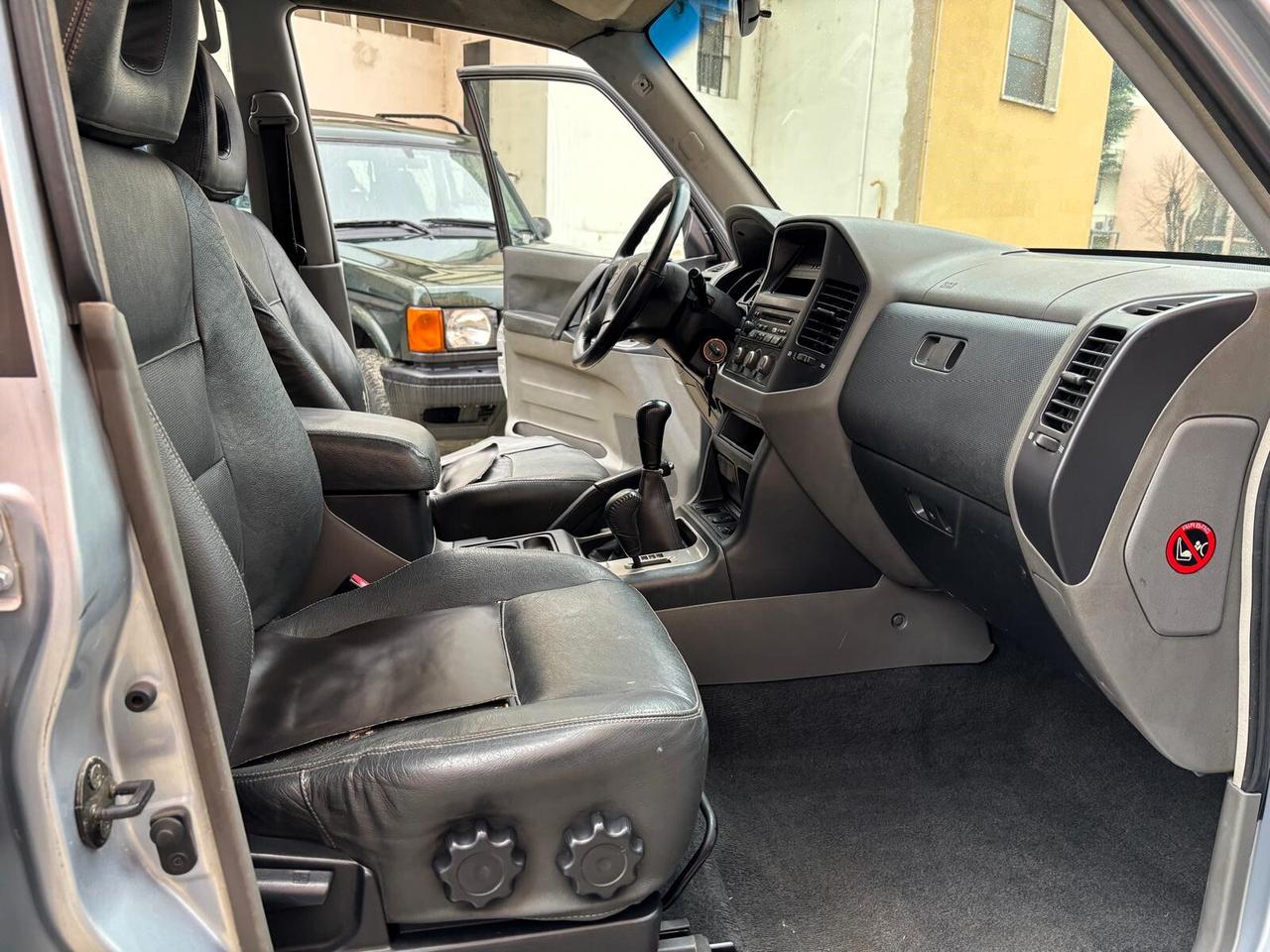 Mitsubishi Pajero 3.2 16V DI-D 5p. 7 posti gancio