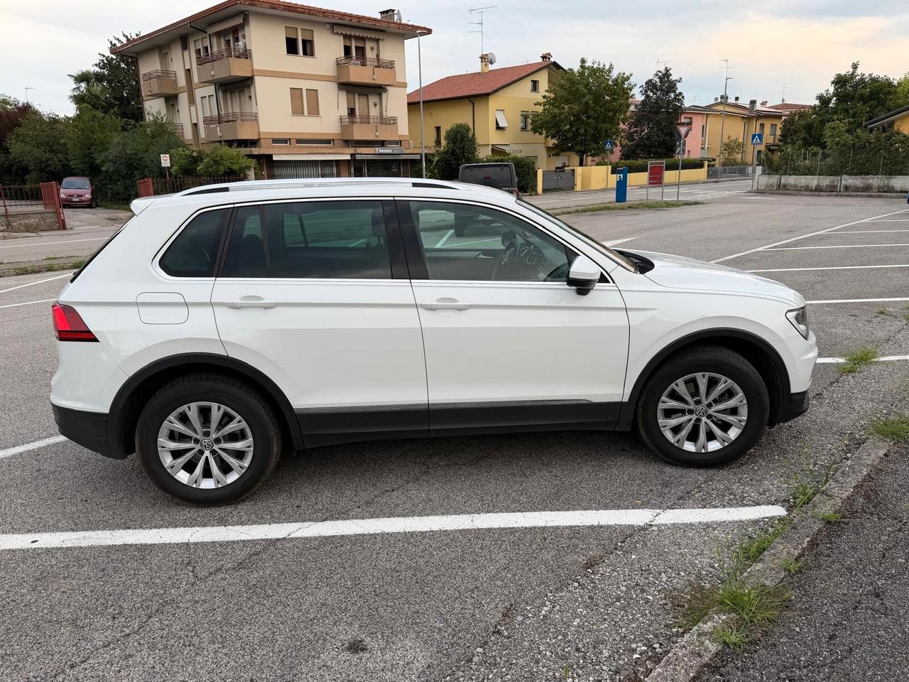 Volkswagen Tiguan 2.0 TDI SCR DSG 4MOTION Business BMT
