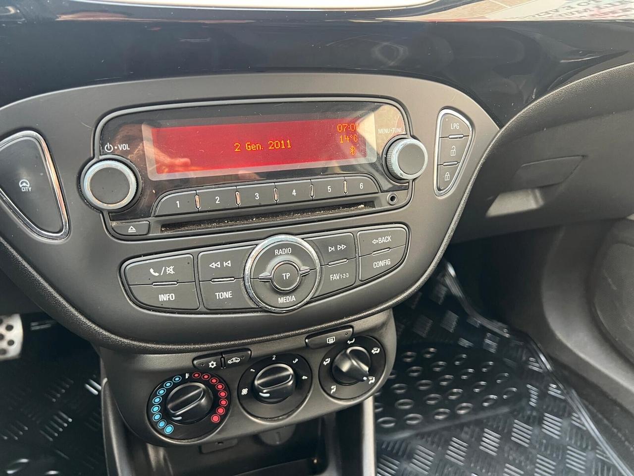 Opel Corsa 1.4 90CV GPL CASAMADRE , PERFETTA NEOPATENTATI