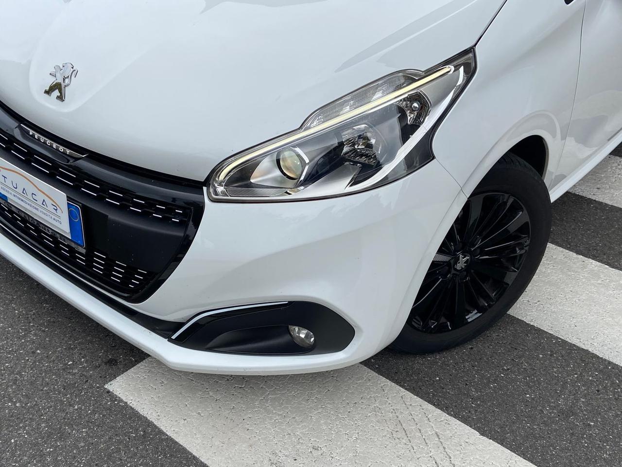 Peugeot 208 Black Line 1.2 PureTech 82 #50393
