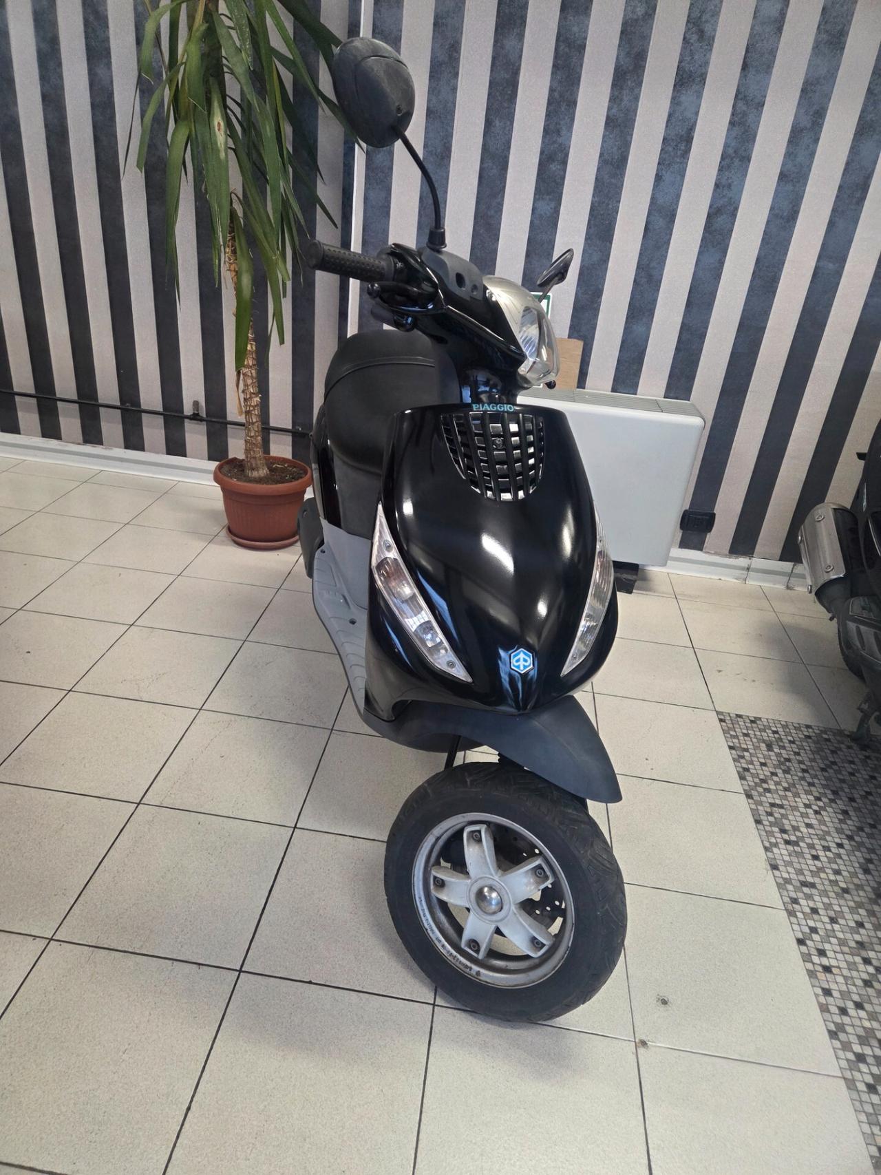 Piaggio Zip 125 Scooter