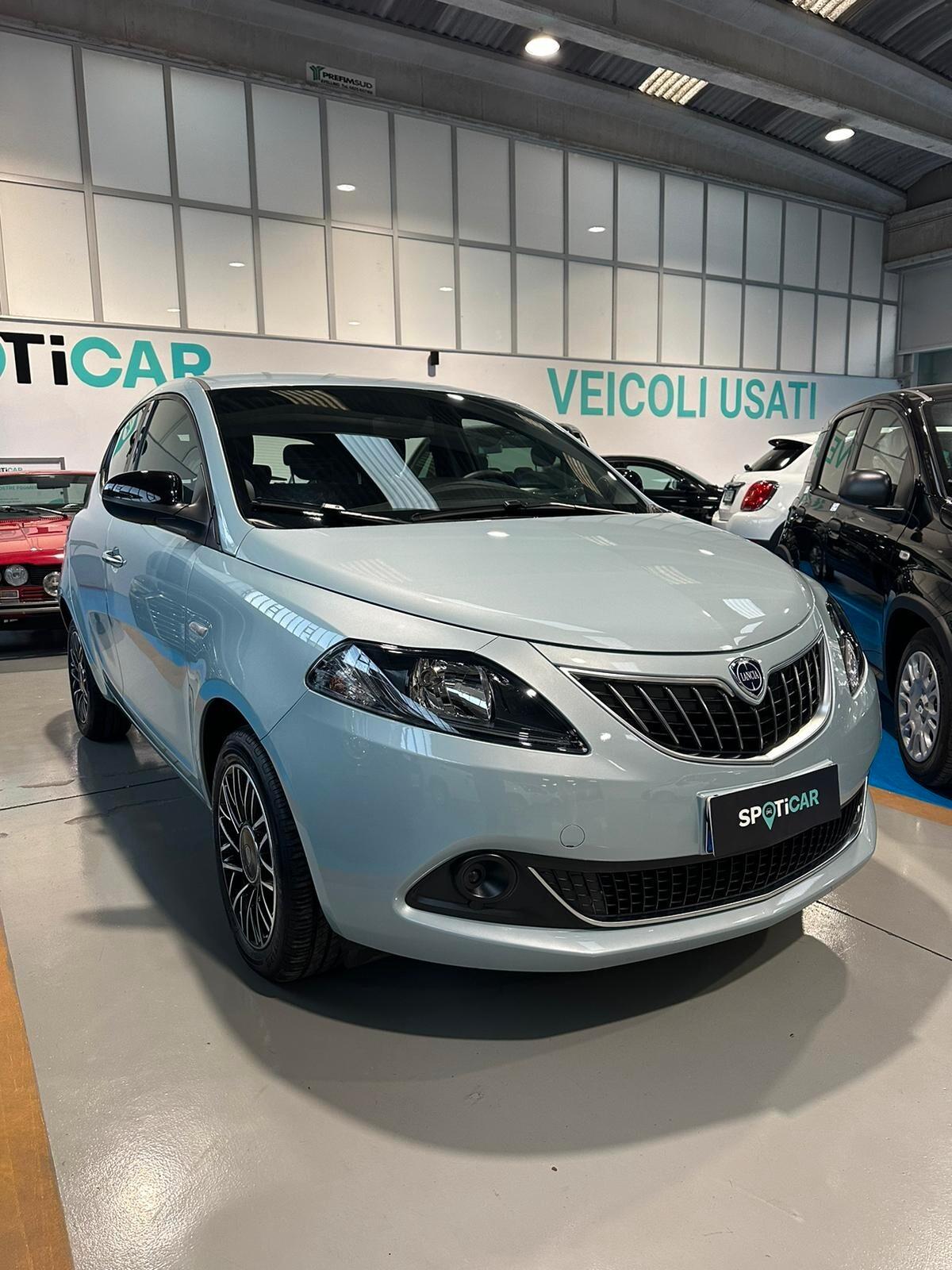 Lancia Ypsilon 1.0 FireFly 5 porte S&S Hybrid Platino