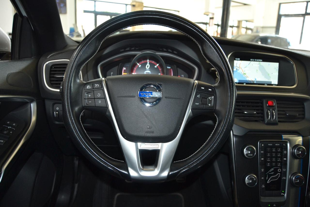 Volvo V40 D2 1.6 R-Design UniPro/Navi/Xenon/Cruse/Pelle