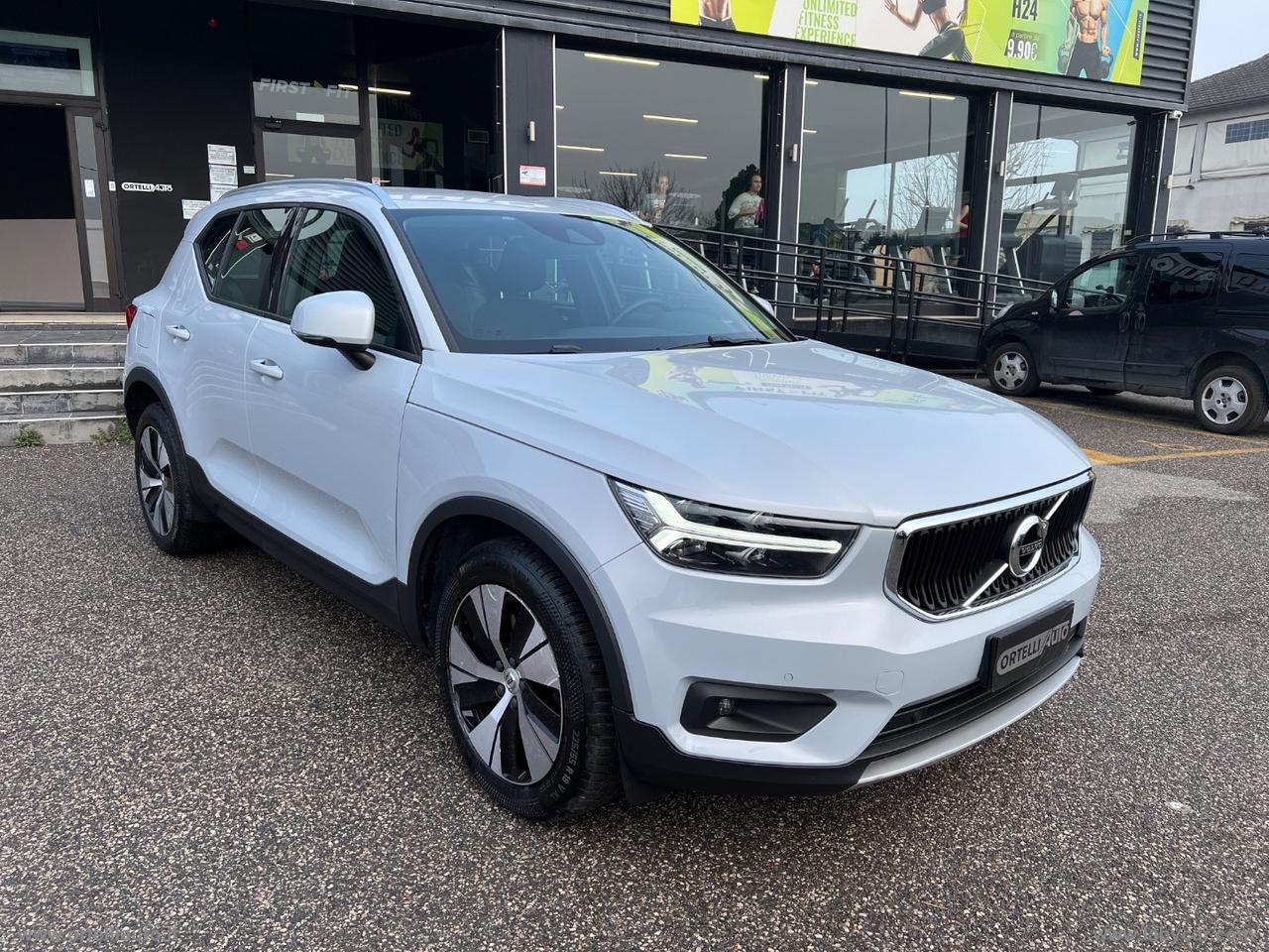 VOLVO XC40 D3 AWD Geartronic Momentum Pro IVA DEDUCIBILE