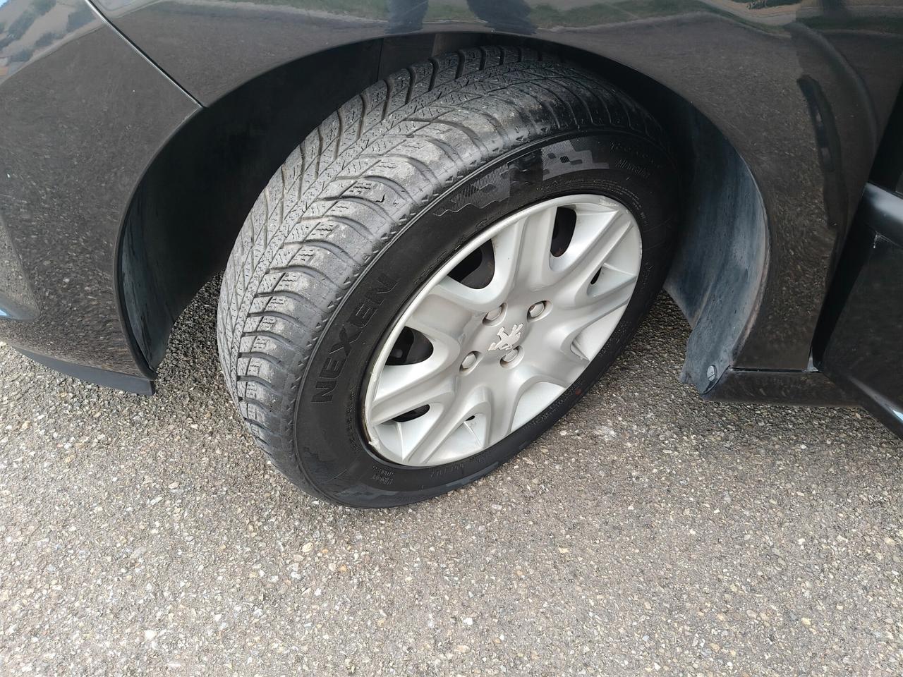 Peugeot 207 1.4 3 porte PER NEOPATENTATI