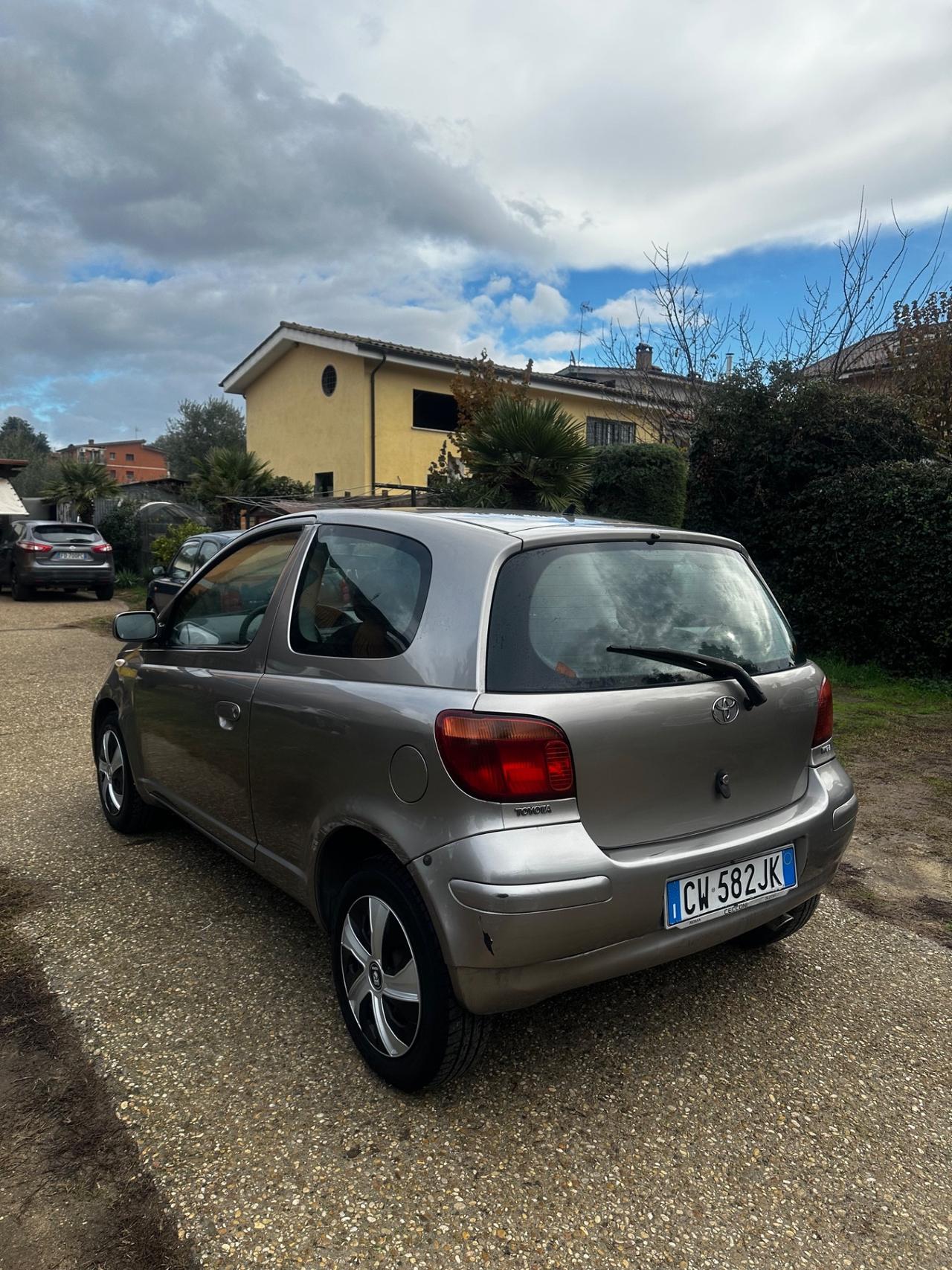 Toyota Yaris 1.0 3 porte Sol