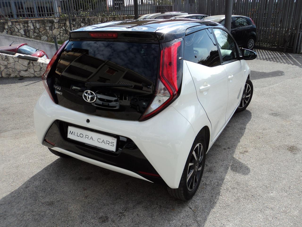 Toyota Aygo Connect 1.0 VVT-i 72 CV 5 porte x-clusiv