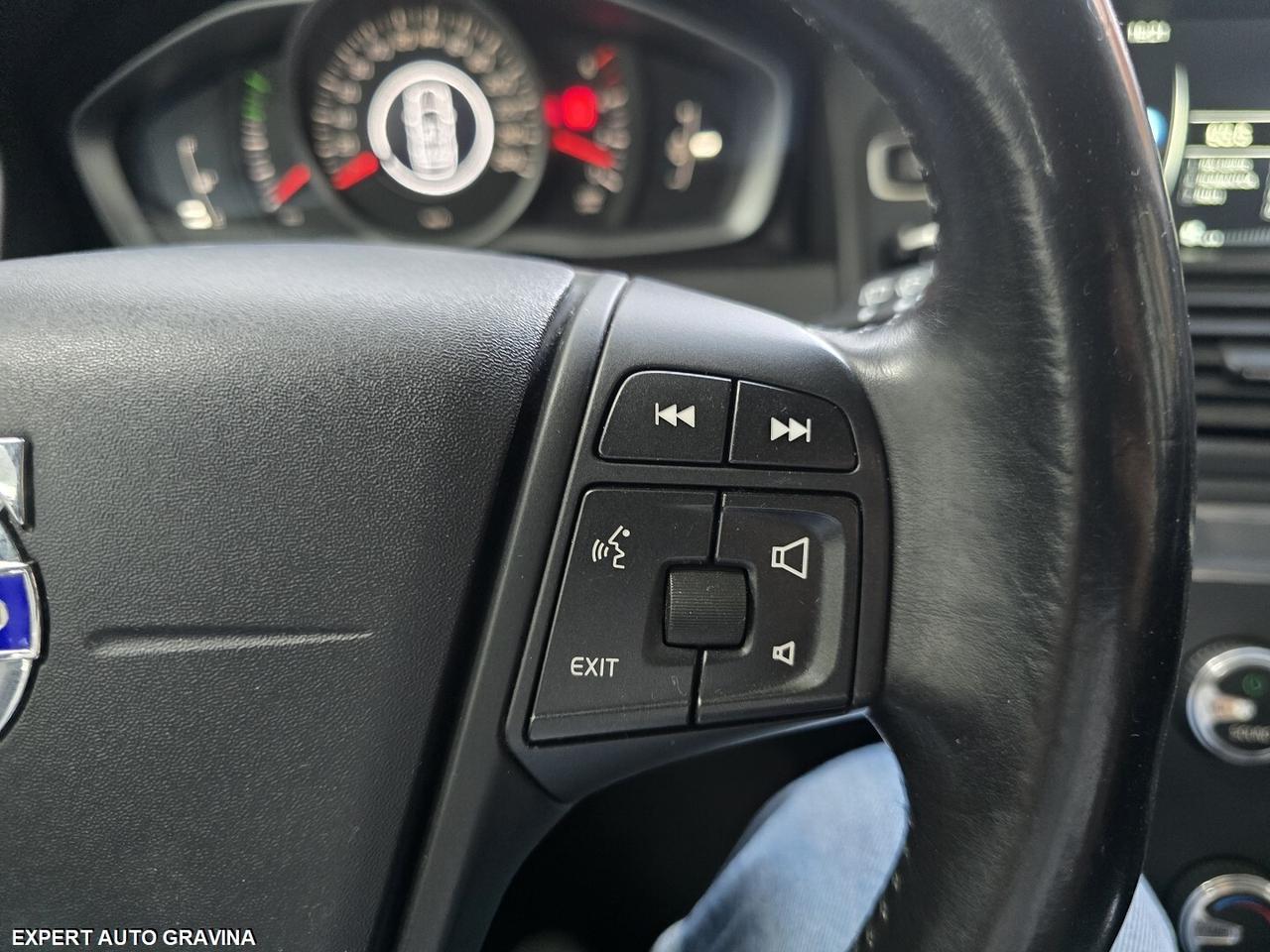 VOLVO XC60 2015 CAMBIO MANUALE 2.0 181cv PARI NUOV
