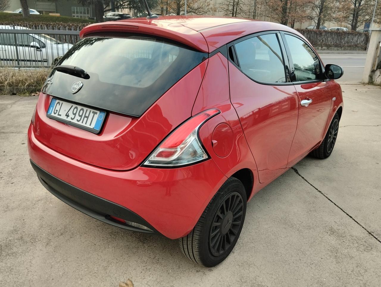 Lancia Ypsilon 1.2 69 CV 5 porte GPL Silver