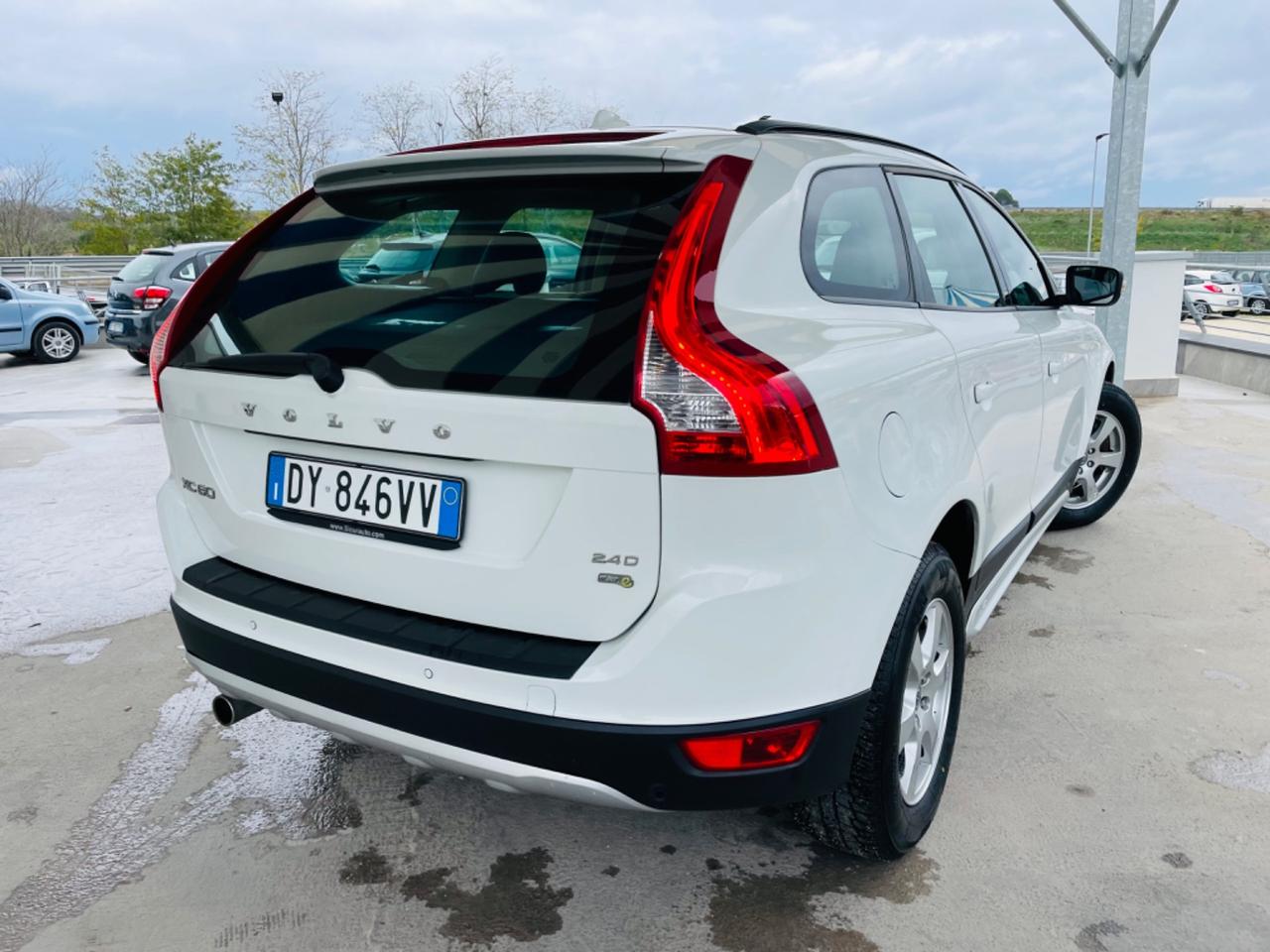 Volvo XC 60 2.4 D 175 CV R-LINE INT e EST