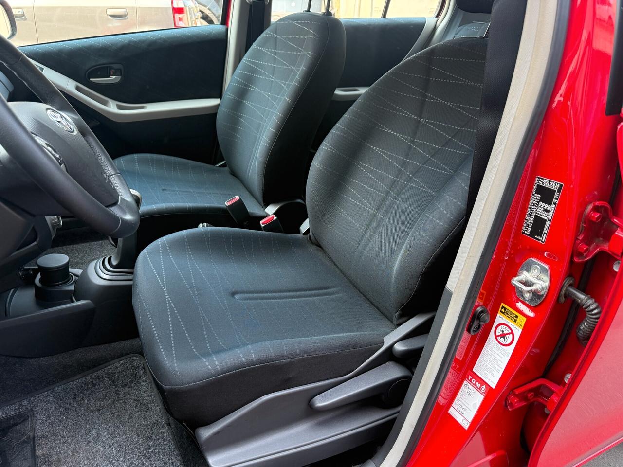 Toyota Yaris 1.3 5 porte Sol 86cv SOLO 17.400 KM