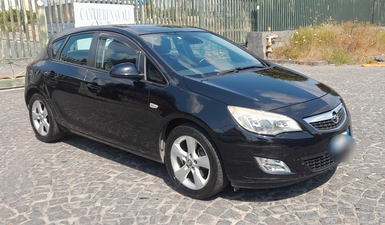 Opel Astra 1.7 CDTI 110CV 5 porte Cosmo berlina