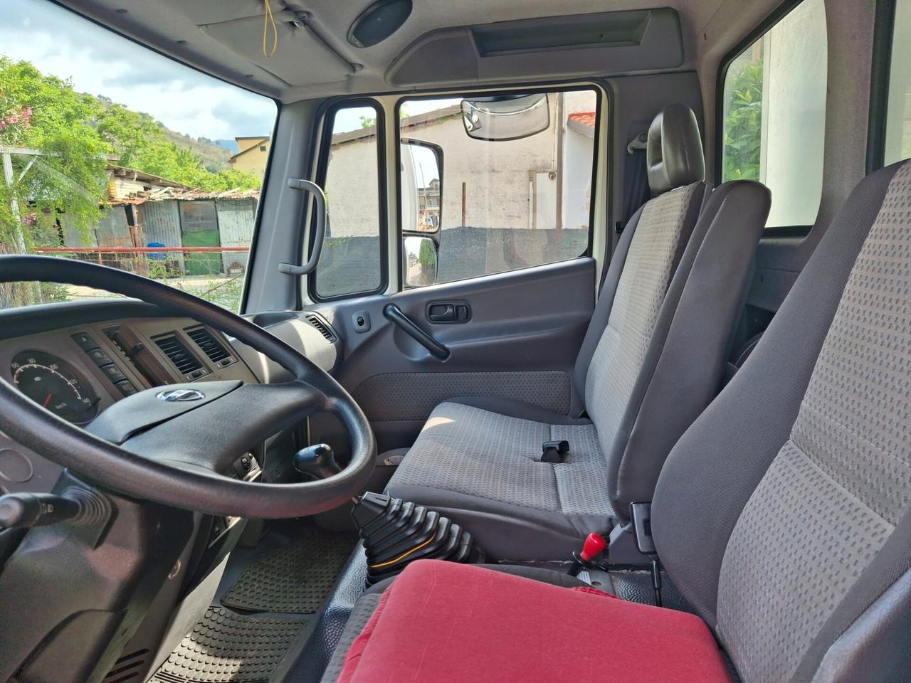 Nissan atelion con pedana posteriore idraulica