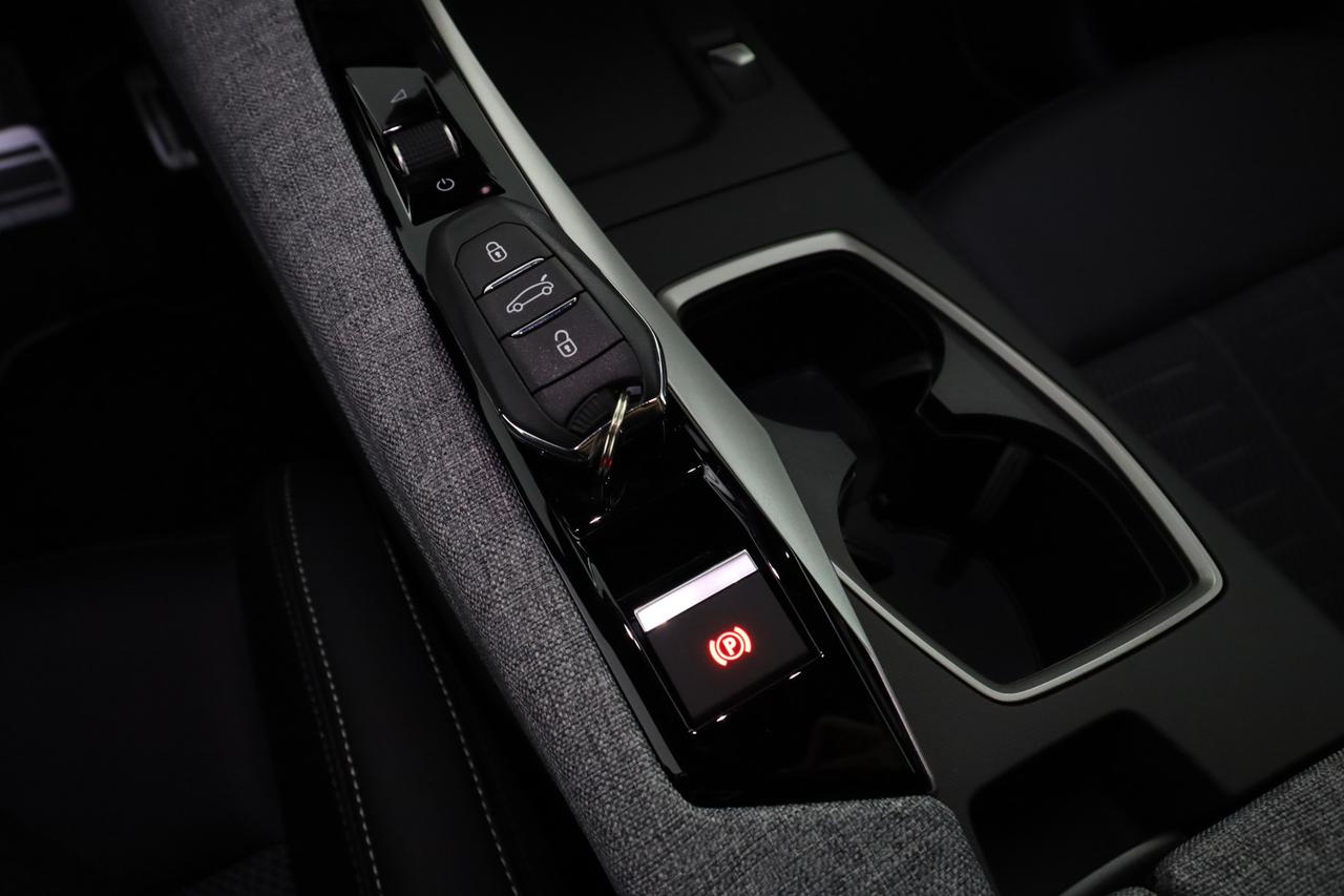 PEUGEOT 5008 3ª serie 5008 Hybrid 145 e-DCS6 GT
