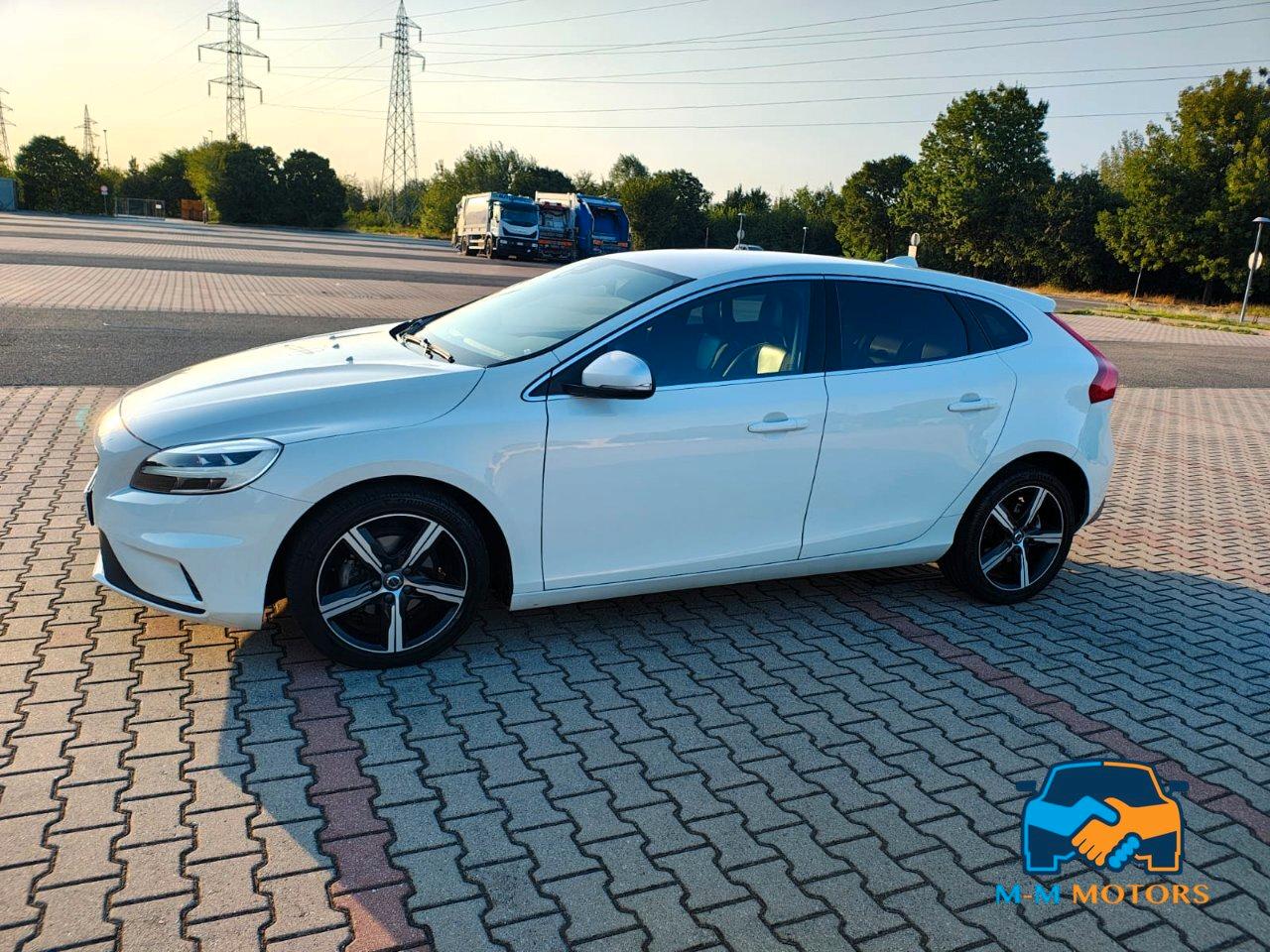 Volvo V40 2.0 d2 R-design Momentum my17