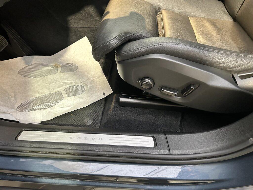 Volvo XC60 2.0 B4 Inscription AWD Auto