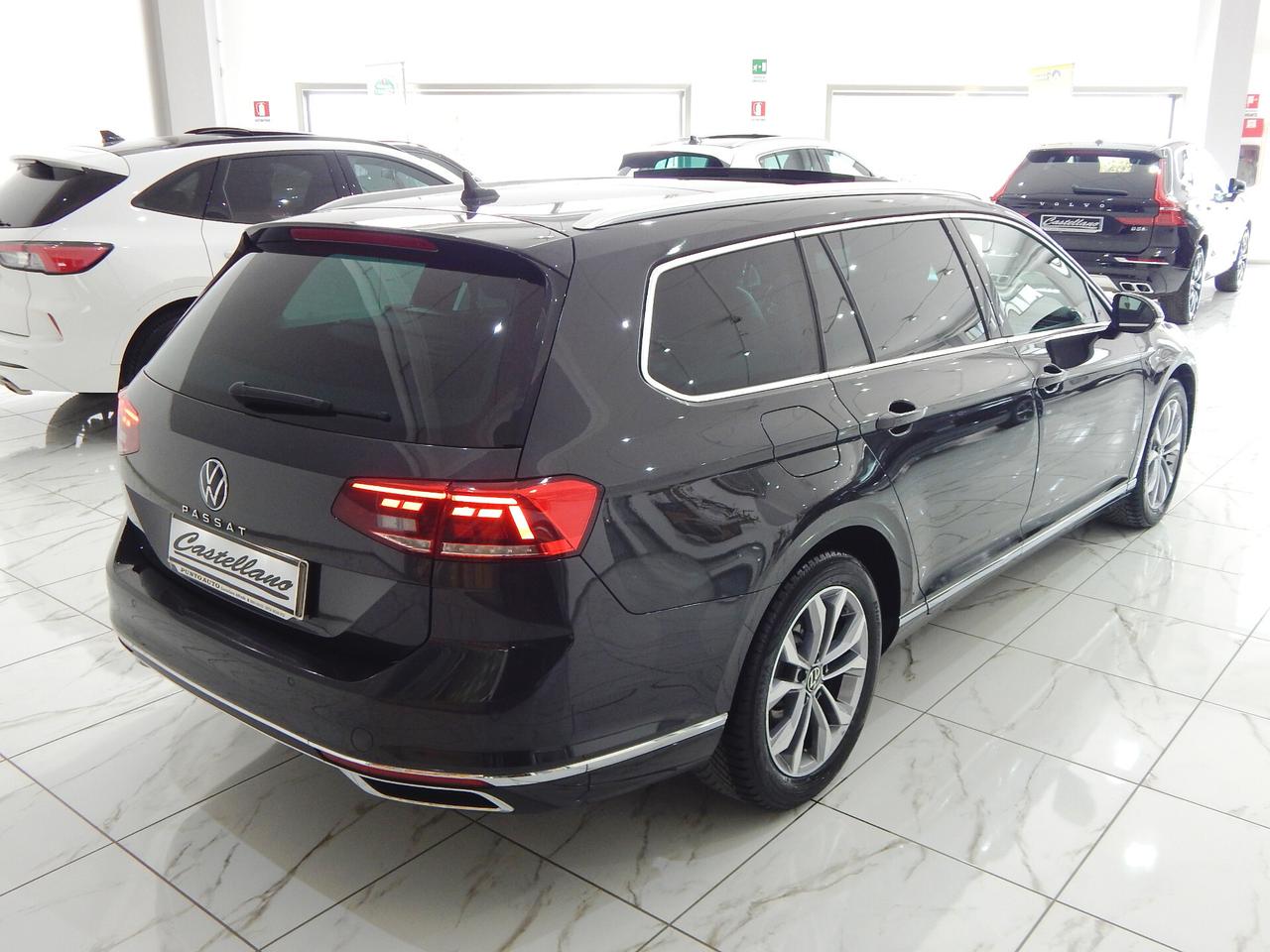 Volkswagen Passat Variant 2.0 TDI Executive DSG TETTO-NAVI-PELLE-CARPLAY-PARK