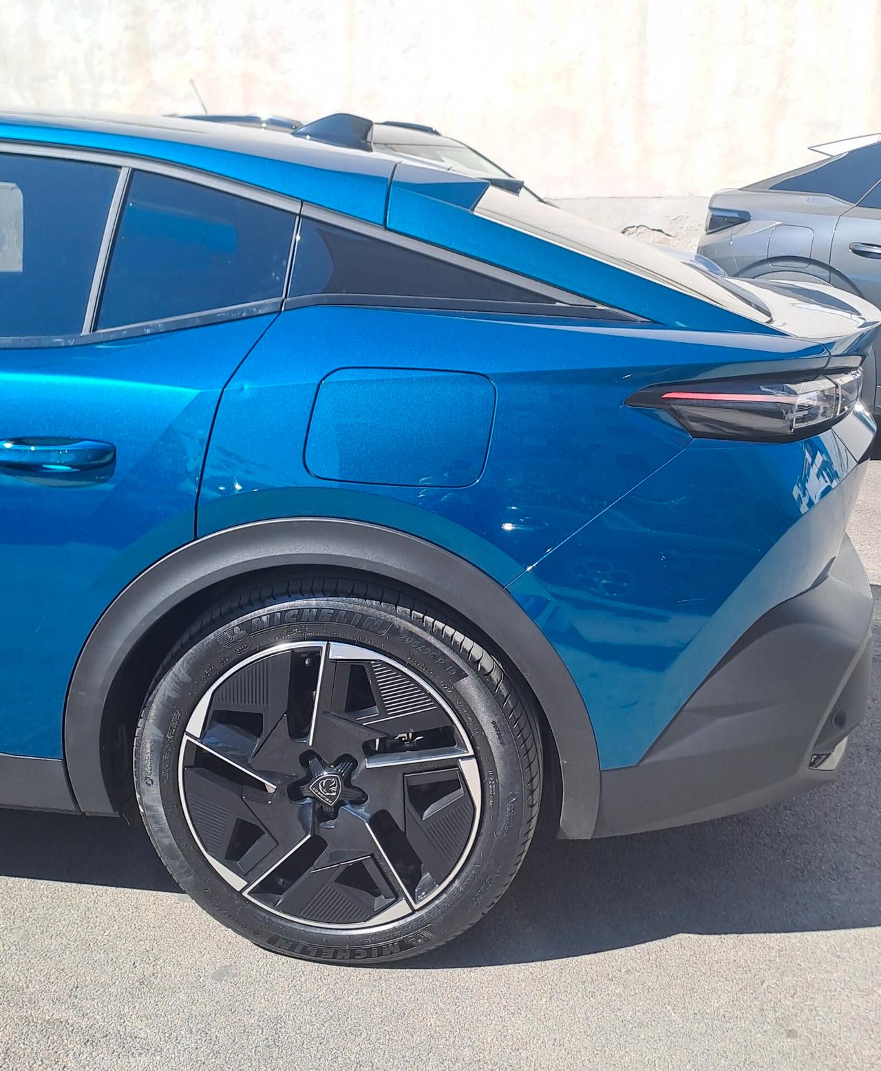 Peugeot 408 1.6 Plug-in Hybrid 225 e-EAT8 GT