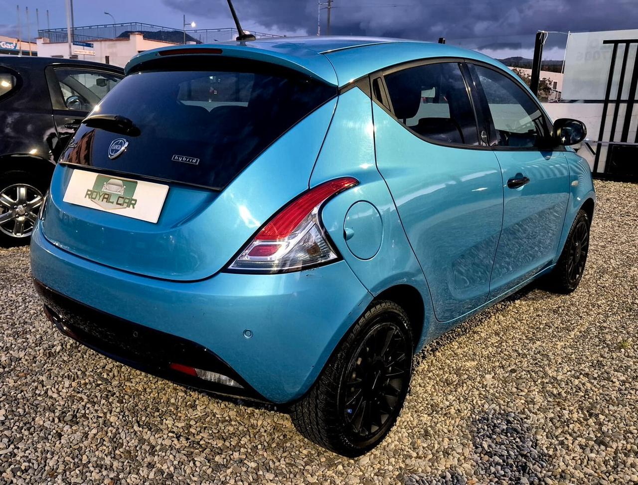 Lancia Ypsilon 1.0 Hybrid Ecochic
